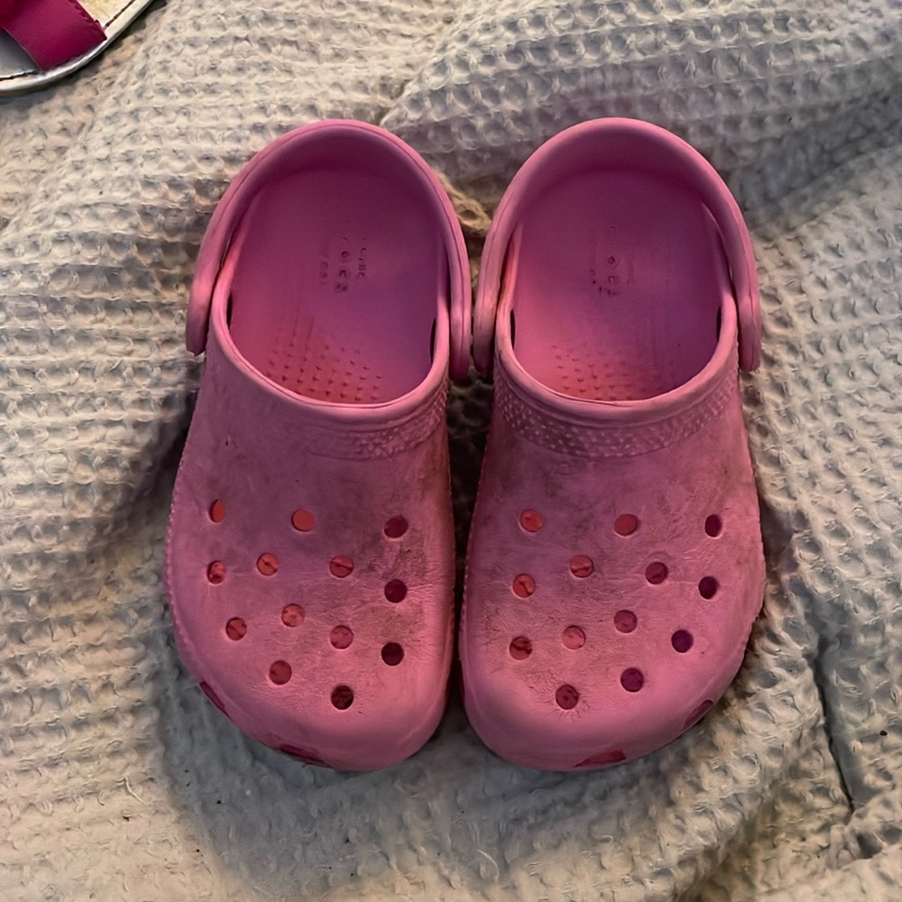 Pink crocs 10c